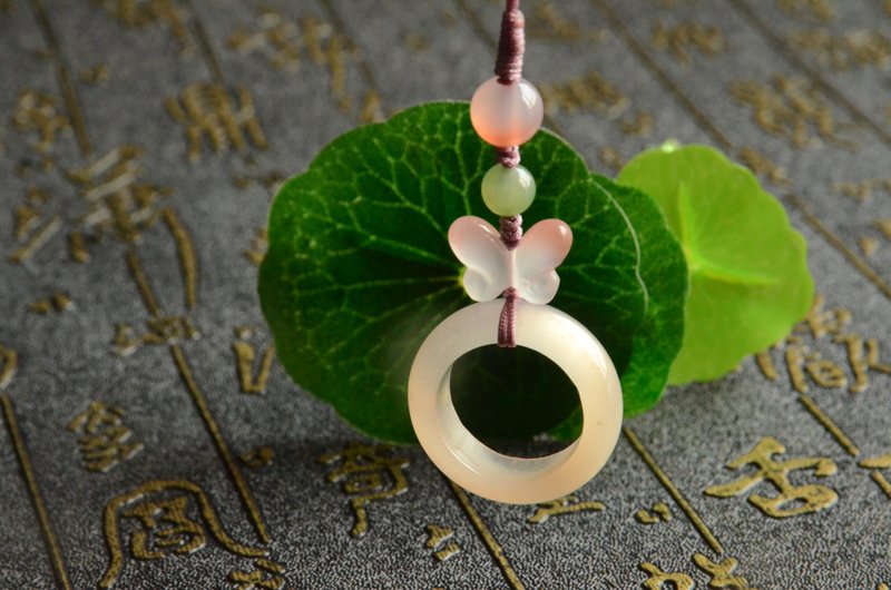 【栖蝶】天然南红蝴蝶樱花玛瑙指环扣挂饰手机挂小吊饰 - 钥匙链/钥匙包 - 宝石 