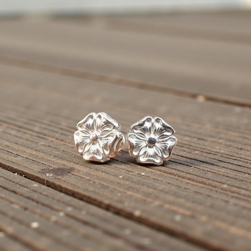 银点花耳环 - 耳环/耳夹 - 纯银 