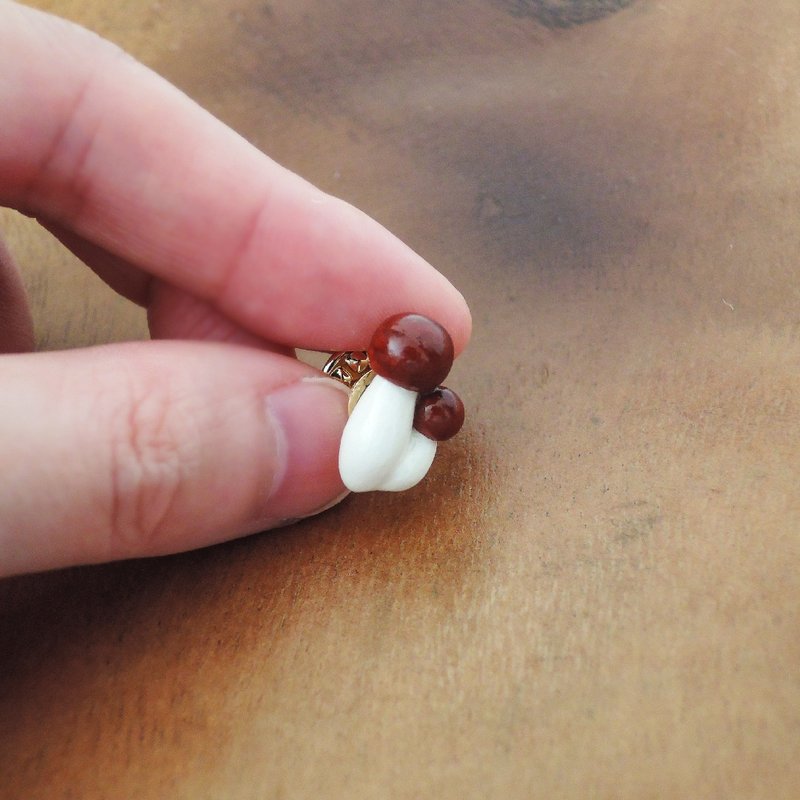 迷你秀珍菇造型别针 - 徽章/别针 - 粘土 咖啡色