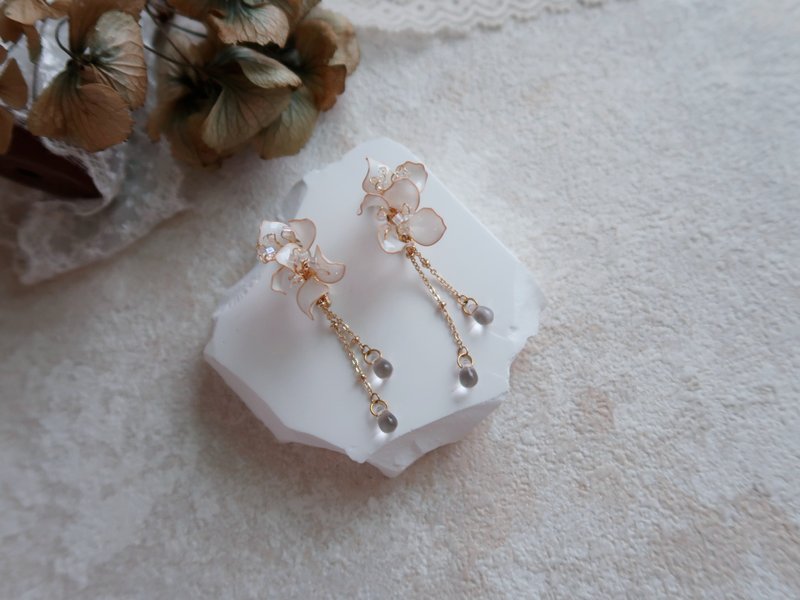 朵朵小花耳环 手作水晶花树脂饰品 新娘头饰/伴娘配饰 - 耳环/耳夹 - 树脂 白色