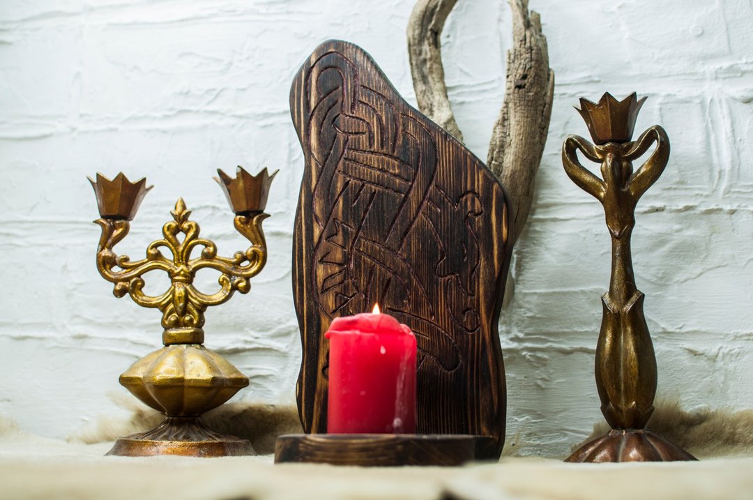Pagan altar of the viking regiment Runic stone Obelisk memory of ancestors - 墙贴/壁贴 - 木头 咖啡色