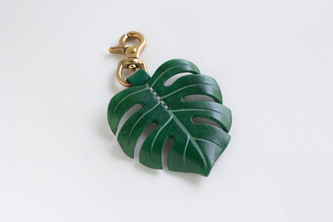Monstera Deliciosa 龟背芋皮革黄铜挂饰 - 钥匙链/钥匙包 - 真皮 绿色
