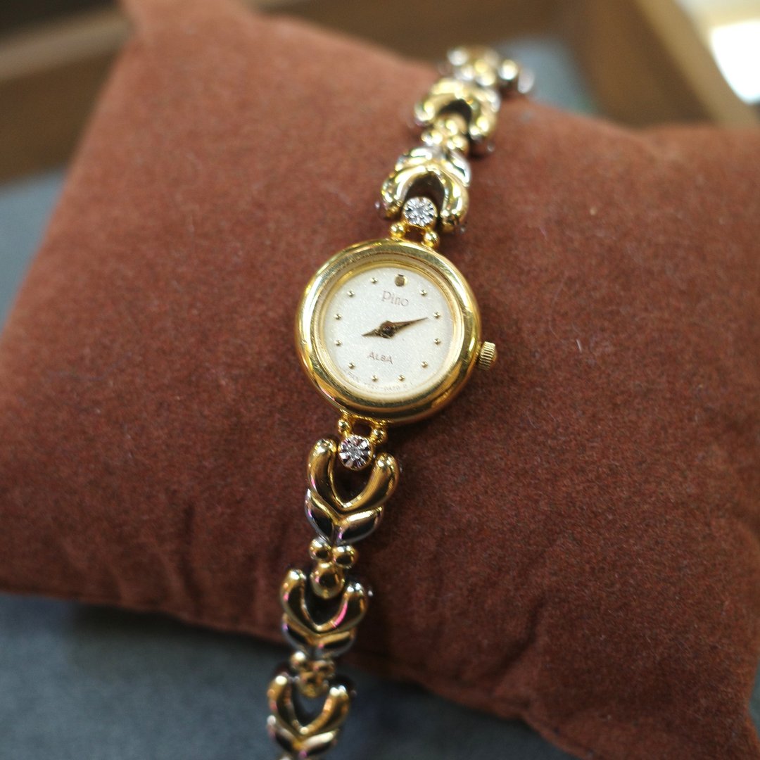 中古Seiko Alba Pino 镶钻极简雅致石英小金表 - 女表 - 其他金属 金色
