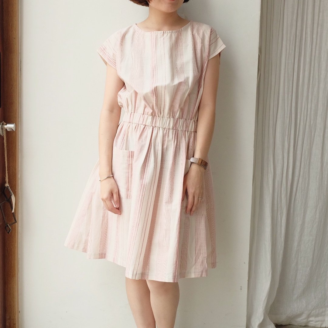 短袖束腰连身裙 (Lady Lou Dress) - 洋装/连衣裙 - 棉 红色