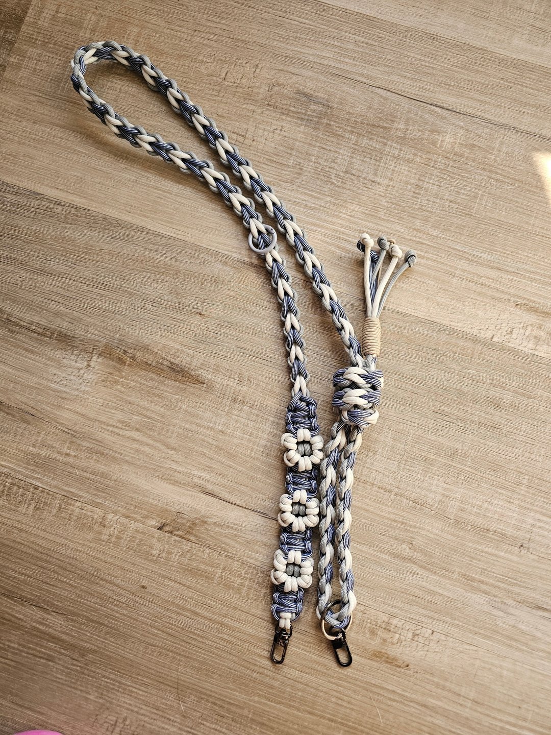 Faith Handmade | 小花 爱心 编织伞绳手机背带 可调长度 定制化 - 挂绳/吊绳 - 其他人造纤维 