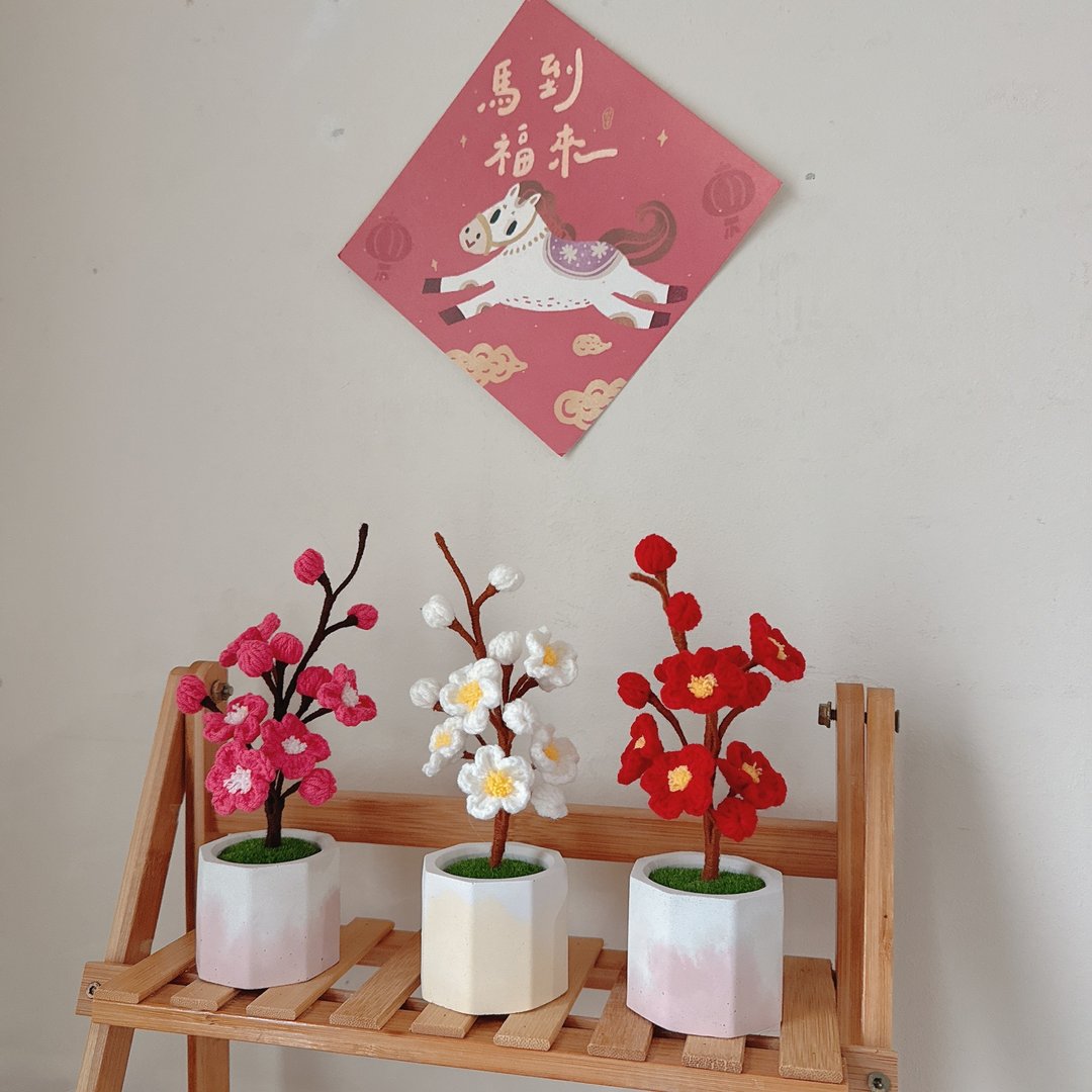 新春梅花盆栽 钩针盆栽 梅花 扩香石 新年礼物 - 植栽/盆栽 - 棉 红色