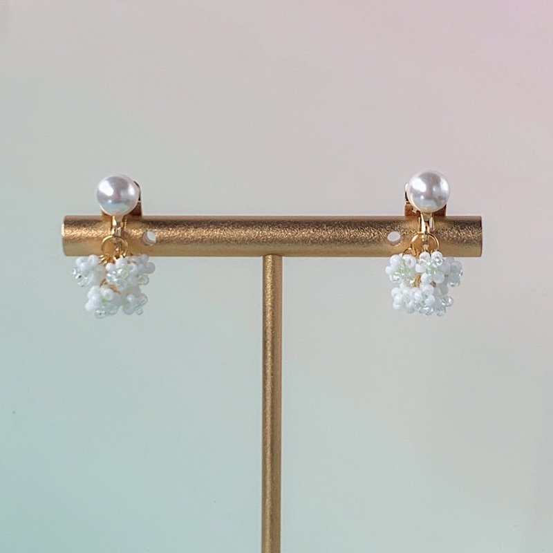 单颗珍珠与四叶草捧花耳环 (小)【金属扣：金色】 - 耳环/耳夹 - 其他金属 金色