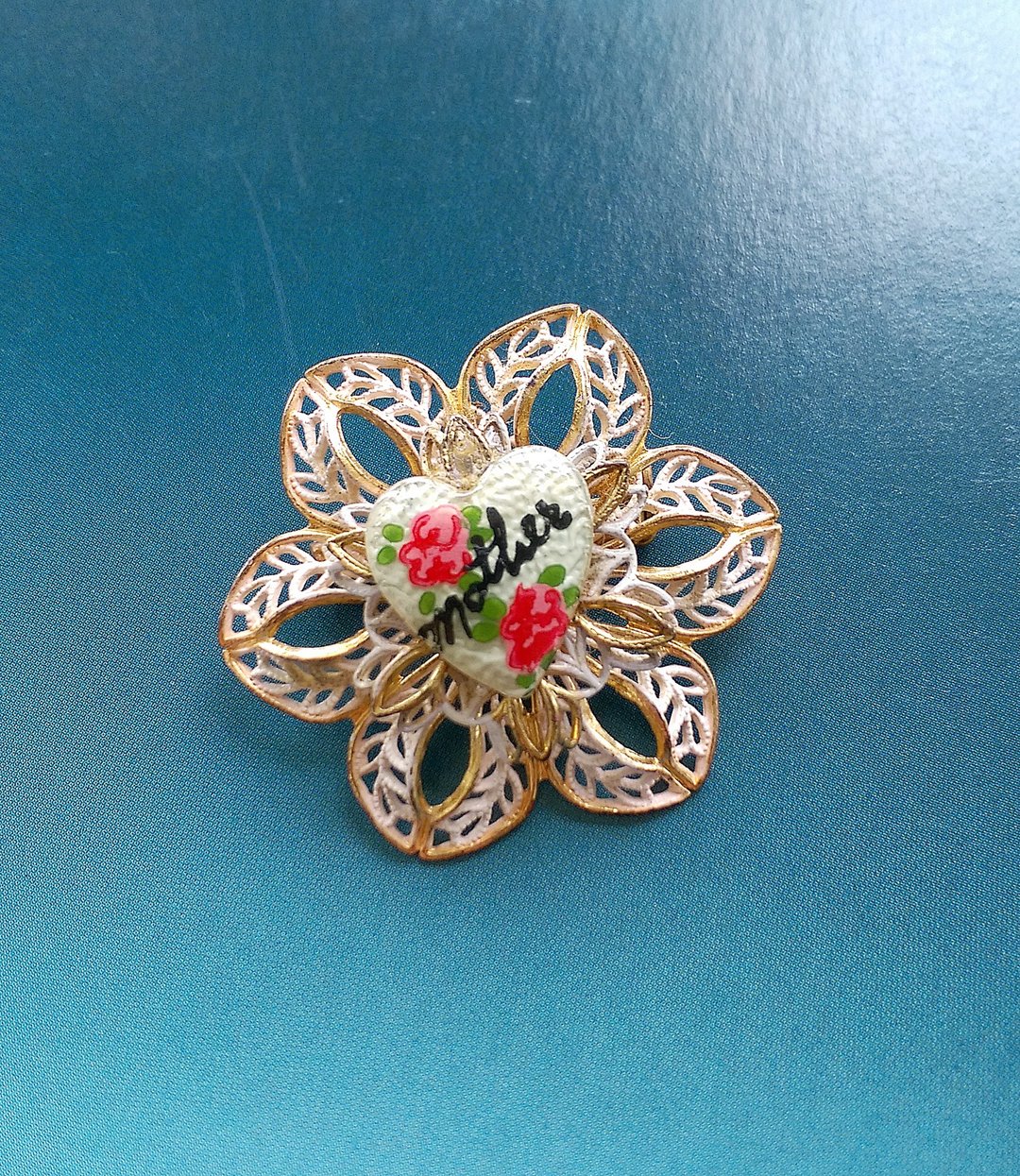 Vintage Jewelry 西洋古董饰品 小巧 篓空白珐琅 花形 别针 - 徽章/别针 - 其他金属 金色