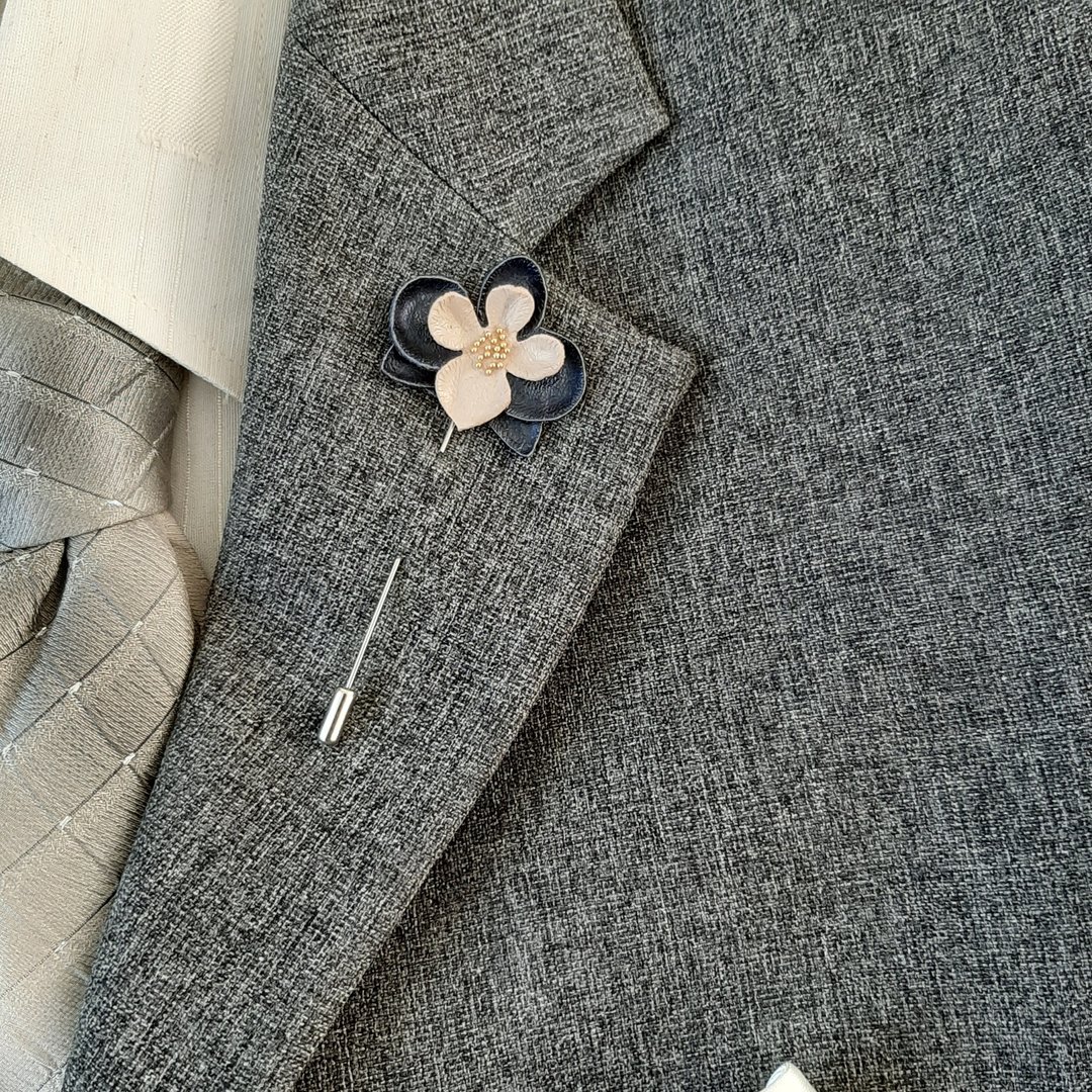 Men's lapel pin flower orchid , Fathers day gift for him Leather boutonniere - 胸针 - 真皮 多色