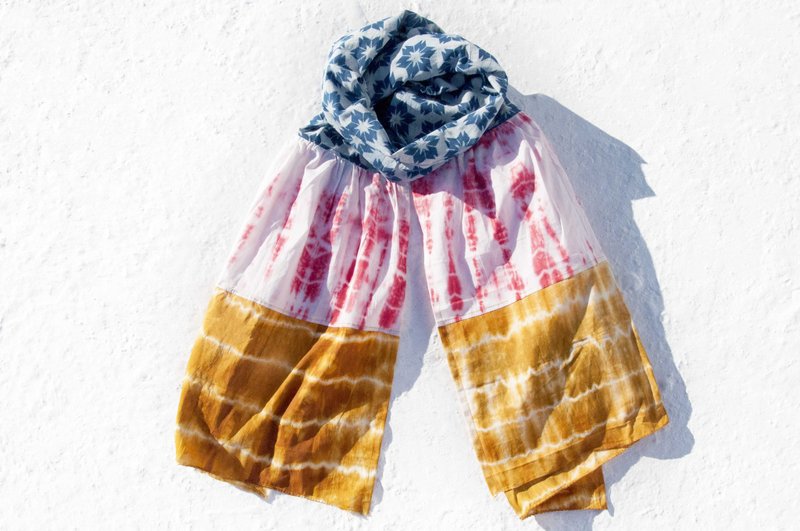 蓝染丝巾/蜡染刺绣丝巾/植物染围巾/indigo渐层绵线丝巾-蓝色几何 - 丝巾 - 棉．麻 多色