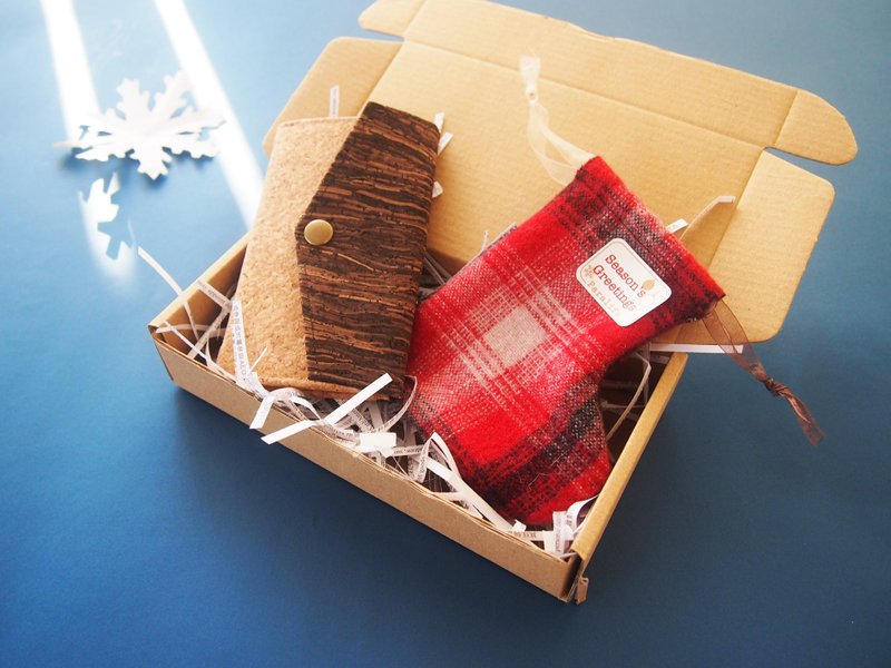 圣诞优惠: 凡购买任何Paralife产品，即可以NT$168换购“圣诞特别包装”，附圣诞袜/圣诞树收纳袋一个! (不可单购) - 化妆包/杂物包 - 棉．麻 红色