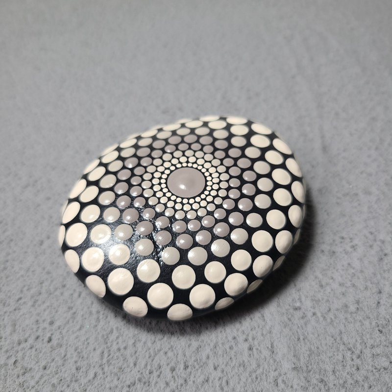 Mandala stone 点绘曼陀罗 - 插画/绘画/写字 - 其他材质 黑色