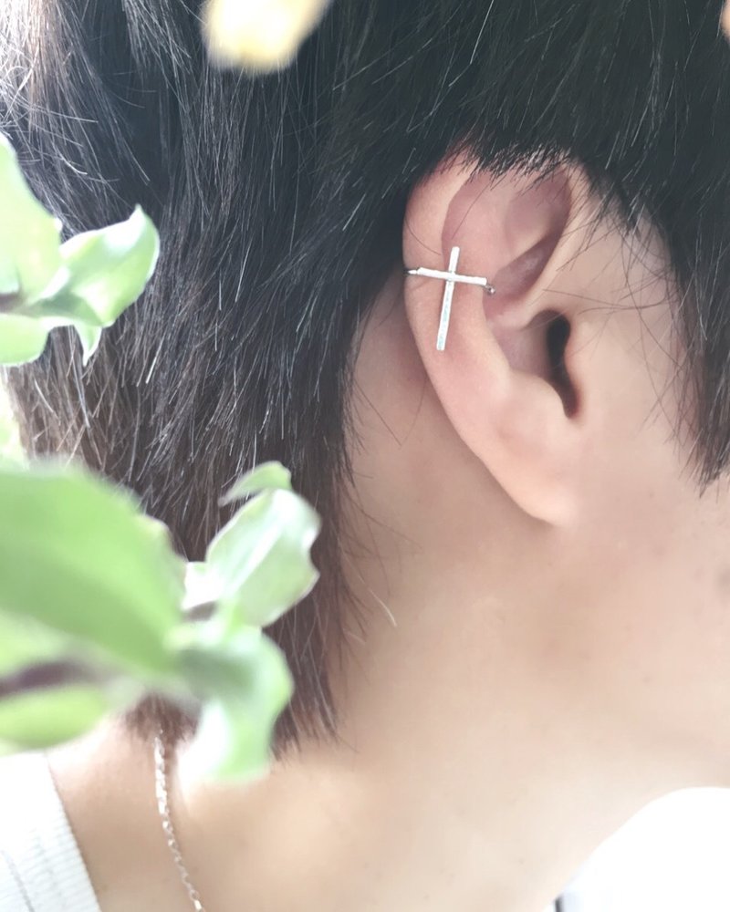 MIH金工首饰 | 十字架纯银耳骨夹 cross silver ear cuff - 耳环/耳夹 - 纯银 银色
