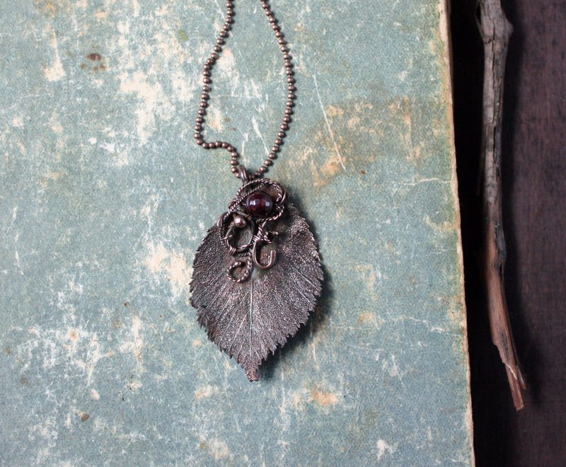 铜叶吊坠 - 项链 - 铜/黄铜 红色