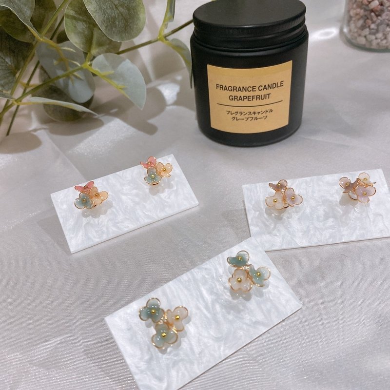 微花-绣球 / 手作水晶花饰品 - 耳环/耳夹 - 树脂 