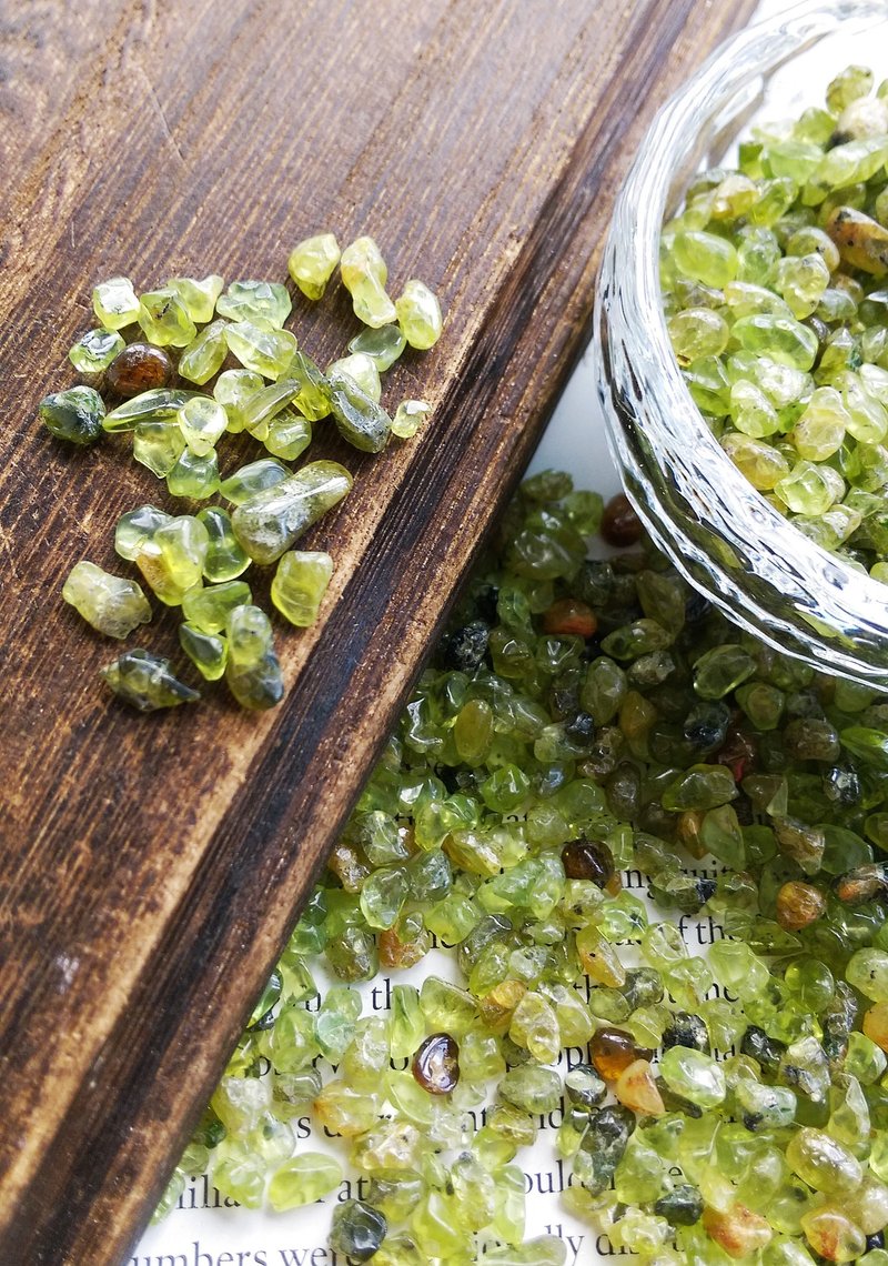 Olivine 天然橄榄石碎石 净化专用小碎石  一份 100g 售 70 元 - 摆饰 - 其他材质 