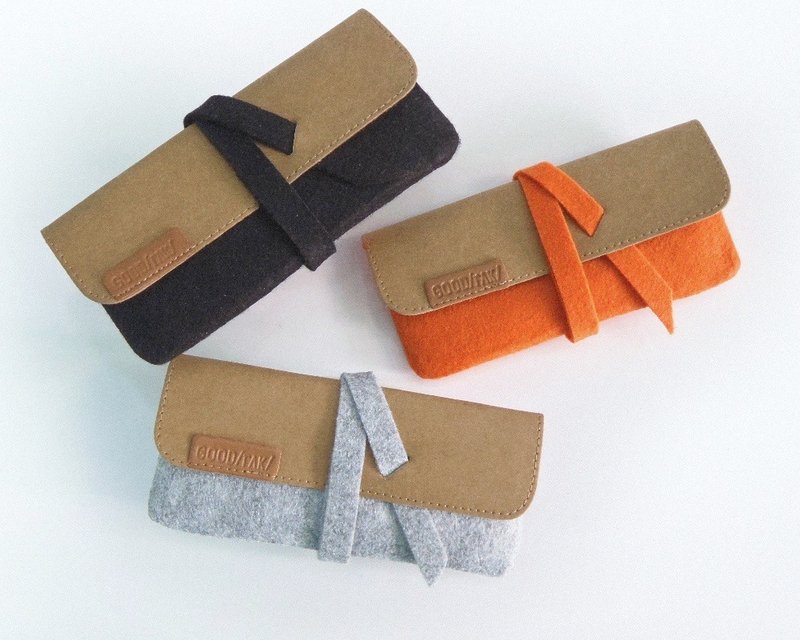 Suckerpouch : Stationery/ eyeglasses/make-up pouch - 化妆包/杂物包 - 纸 