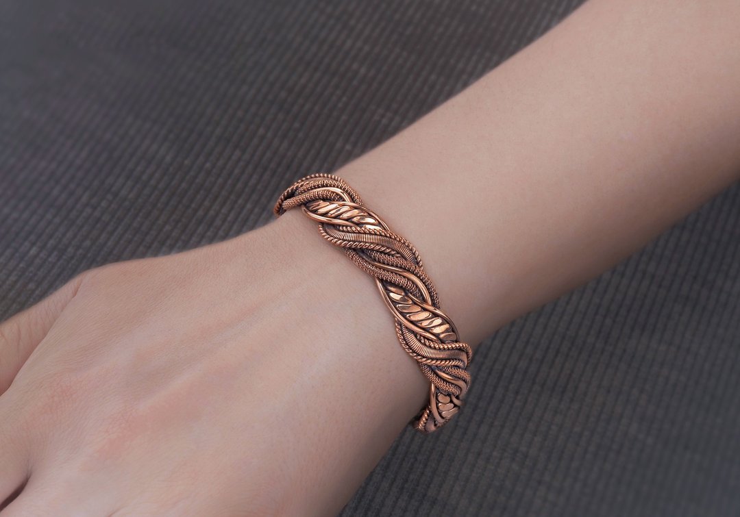 Woven copper wire bracelet Antique style handcrafted copper jewelry Unique gift - 手链/手环 - 铜/黄铜 金色