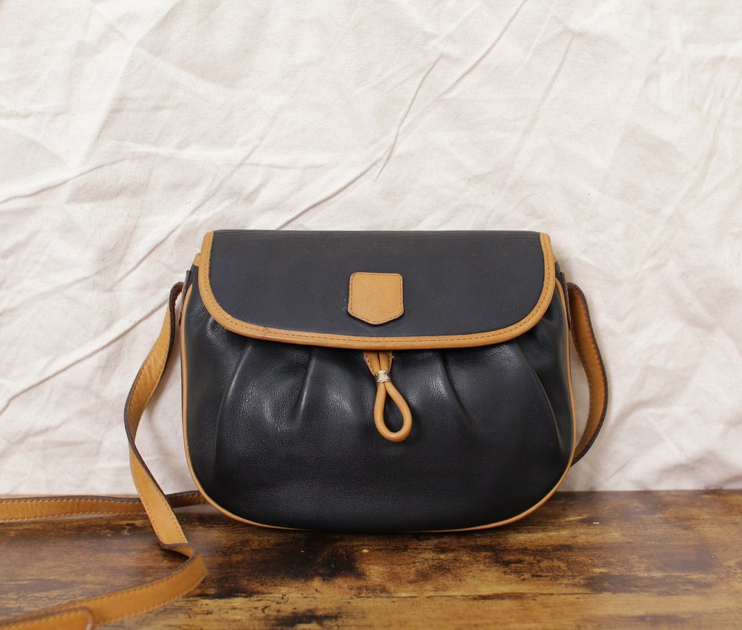 Back to Green:: 经典复古CELINE by-07 vintage bag - 侧背包/斜挎包 - 真皮 