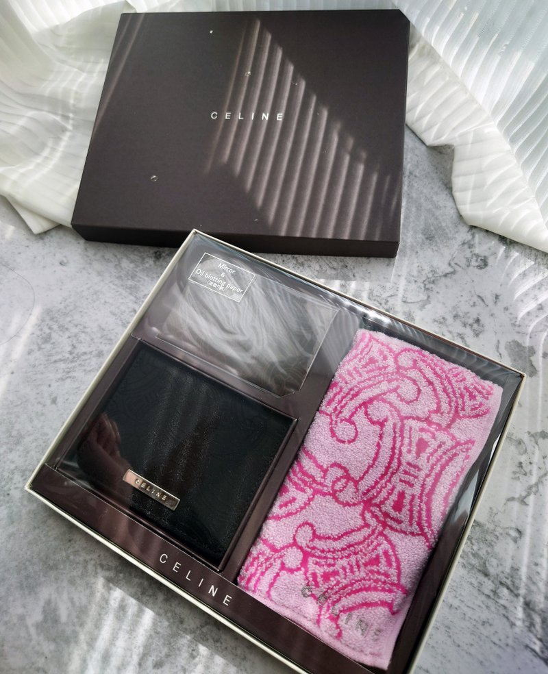 全新连盒 CELINE 凯旋门浮雕卡片包卡片套礼物毛巾面油纸化妆礼盒 - 毛巾浴巾 - 棉．麻 黑色