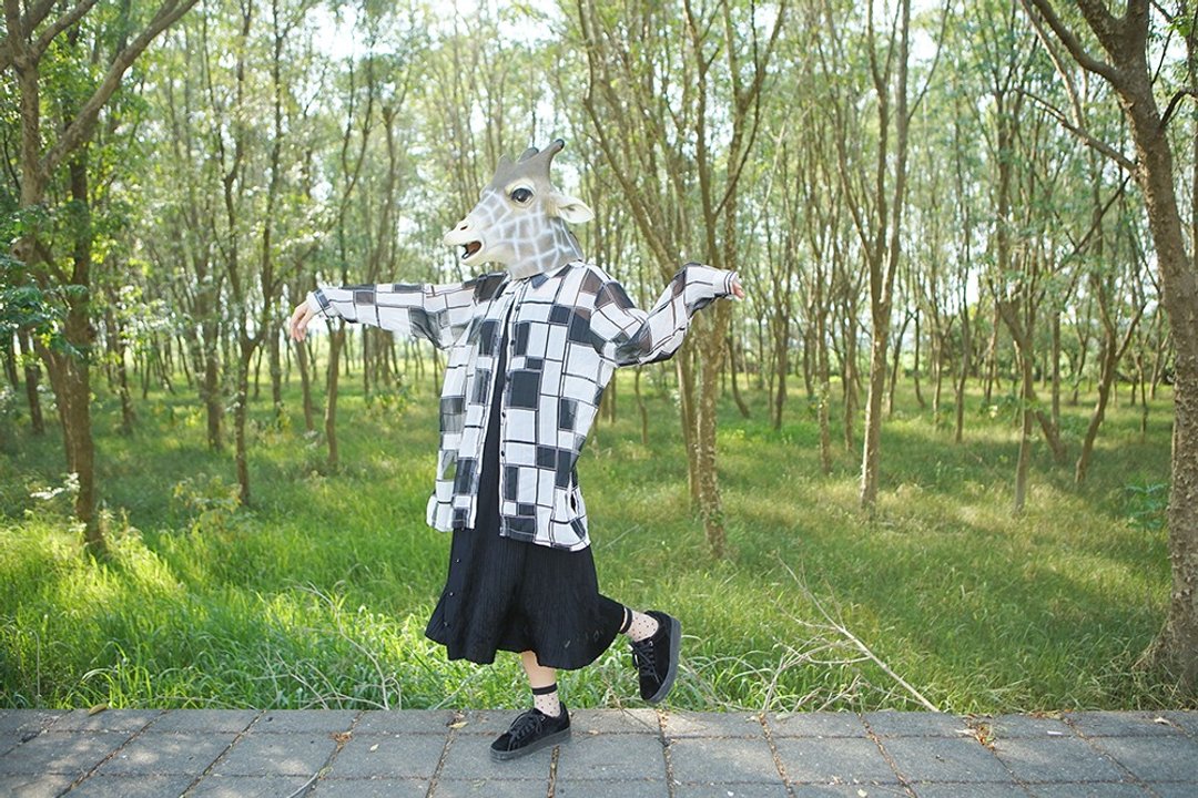 Giraffe 长颈鹿人_半透棋盘黑白格纹个性古着衬衫 - 女装衬衫 - 其他材质 黑色