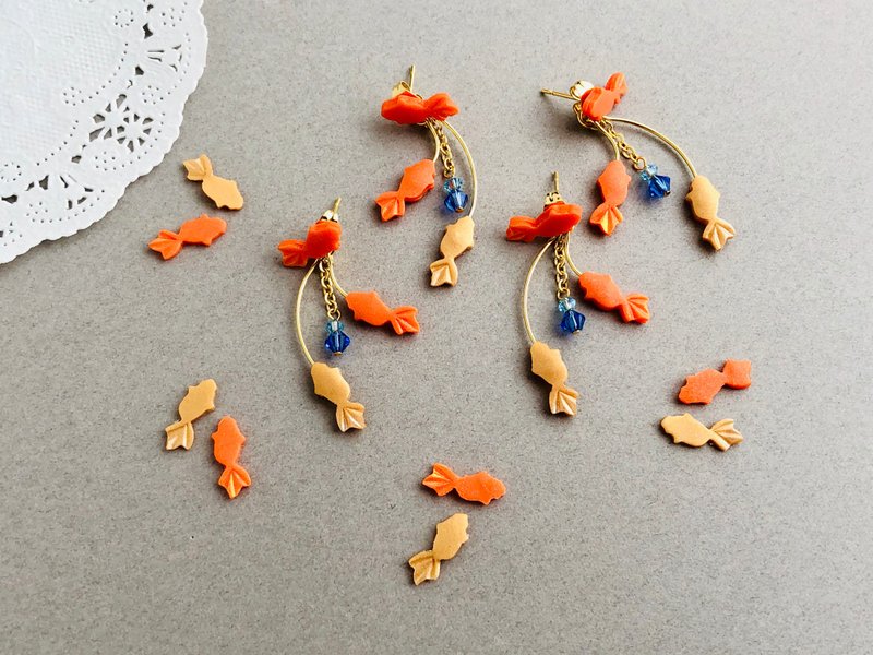 Small goldfish earrings [for metal allergies] - 耳环/耳夹 - 粘土 橘色