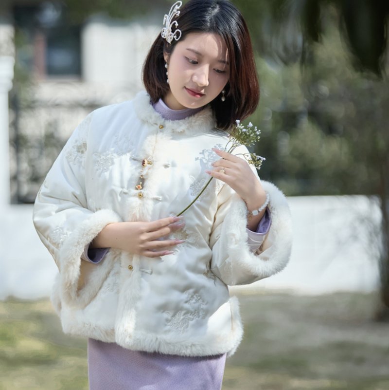 【雪绒心兔毛】 新中式復古/绣花开襟/倒大袖外套 - 女装上衣 - 其他材质 白色