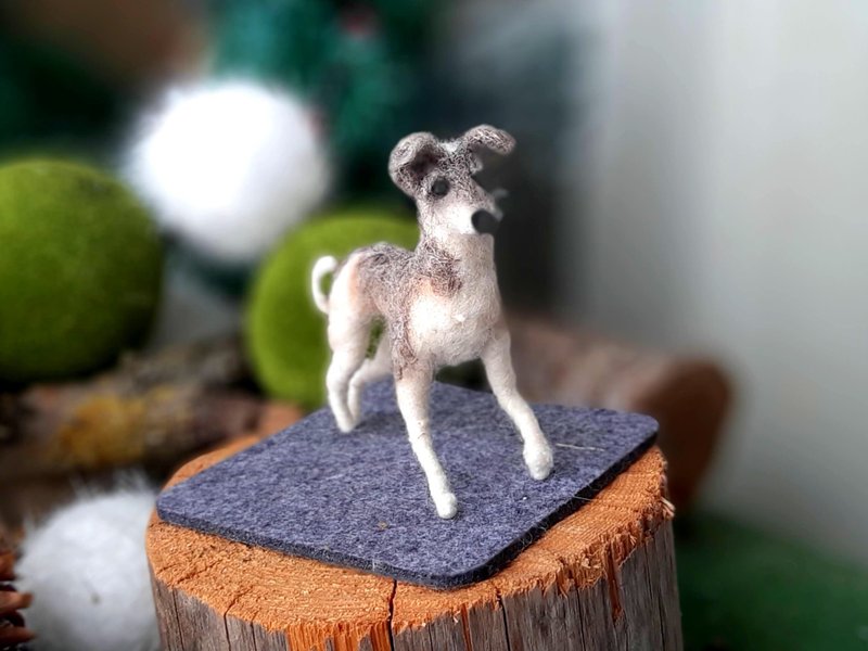 GREYHOUND Dollhouse miniatures Needle felted animals Wool felt dog figurines - 玩偶/公仔 - 羊毛 