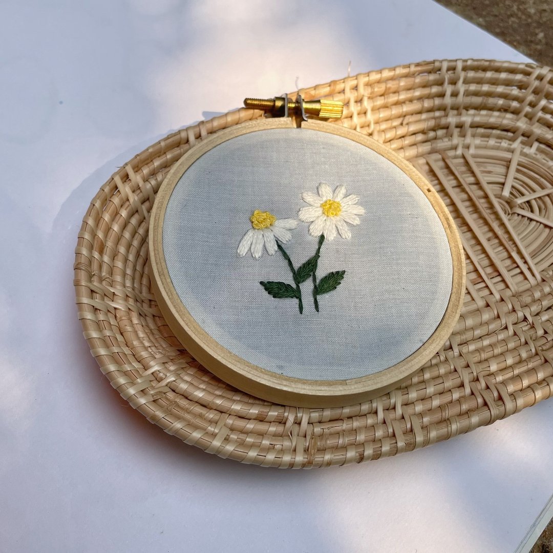 Mini Workshop Learn to embroider 4 basic daisy patterns. - 编织/羊毛毡/布艺 - 绣线 