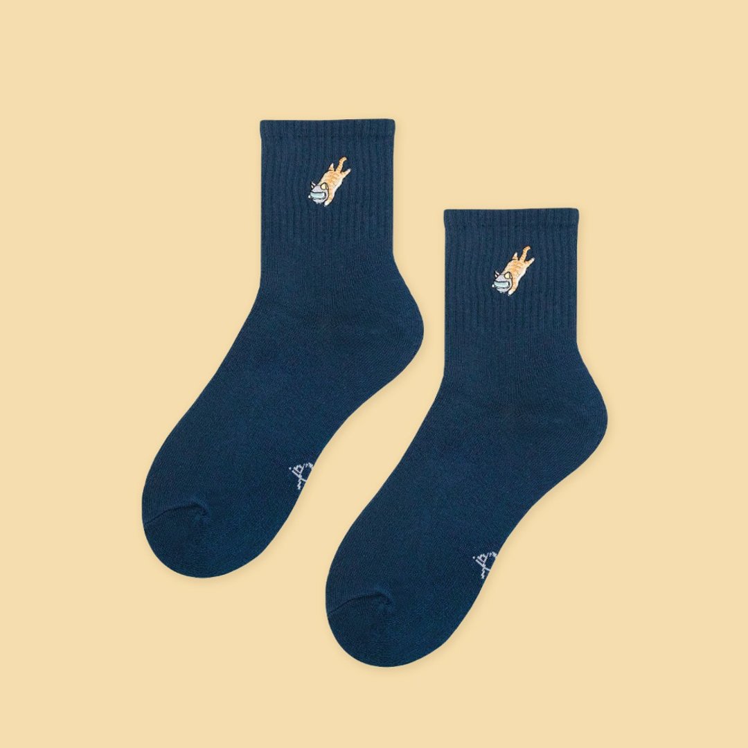 in Pairs | 虎纹太空猫咪中筒袜-深蓝 - 袜子 - 棉．麻 蓝色