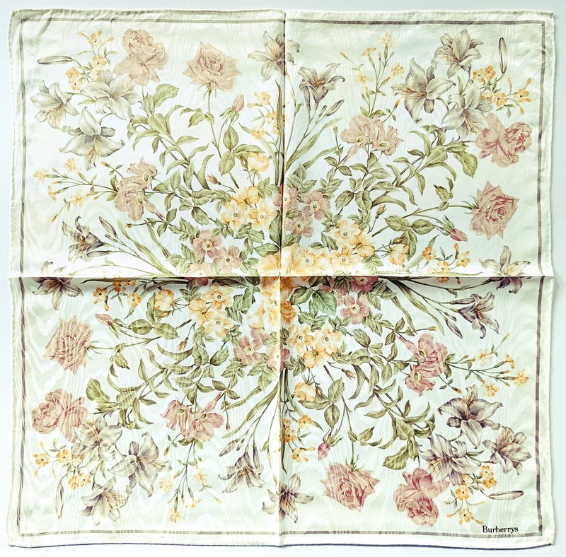 Burberry 古董丝巾 - 优雅花卉图案 百合 22.5 x 22.5 英寸 - 手帕/方巾 - 棉．麻 卡其色