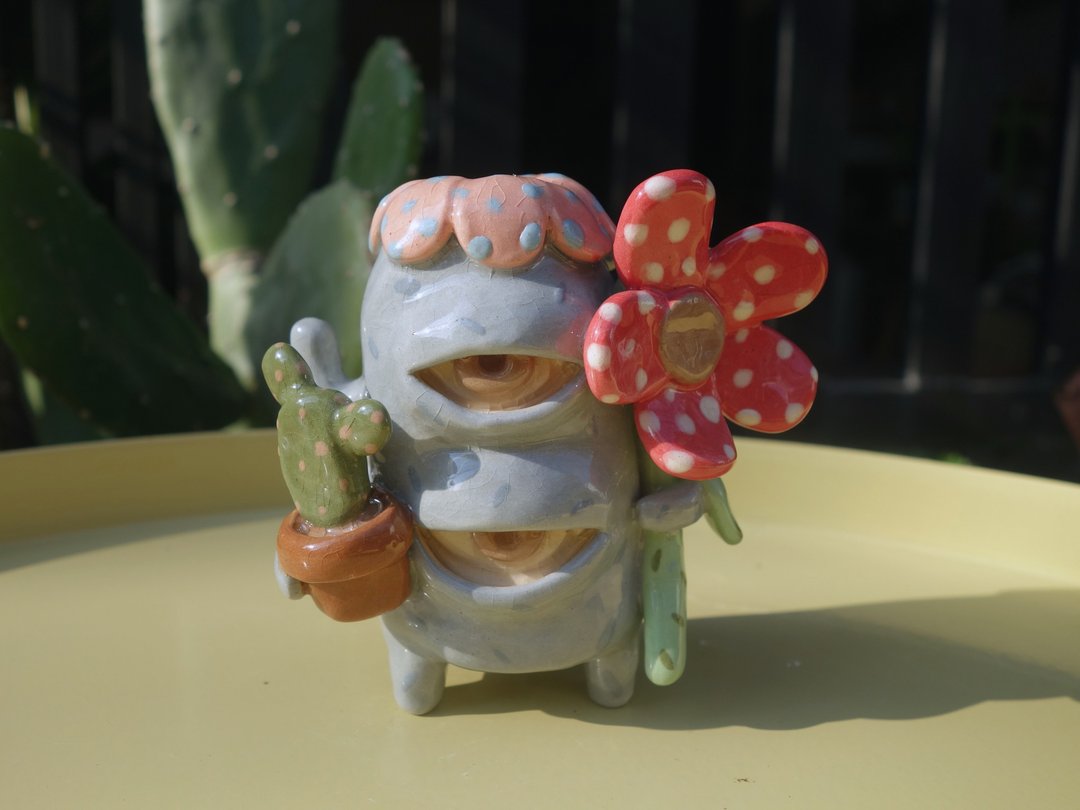 'Gam-Gung' mini vase in blue with big flower :) - 花瓶/陶器 - 陶 蓝色