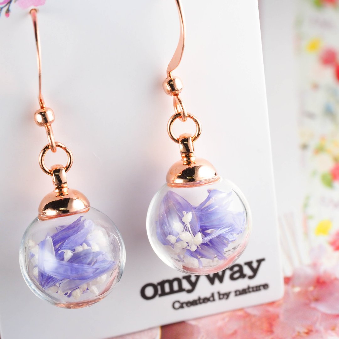 爱家作- OMYWAY紫蓝千日红干花永生花玻璃球耳环耳夹1.2cm - 耳环/耳夹 - 玻璃 白色