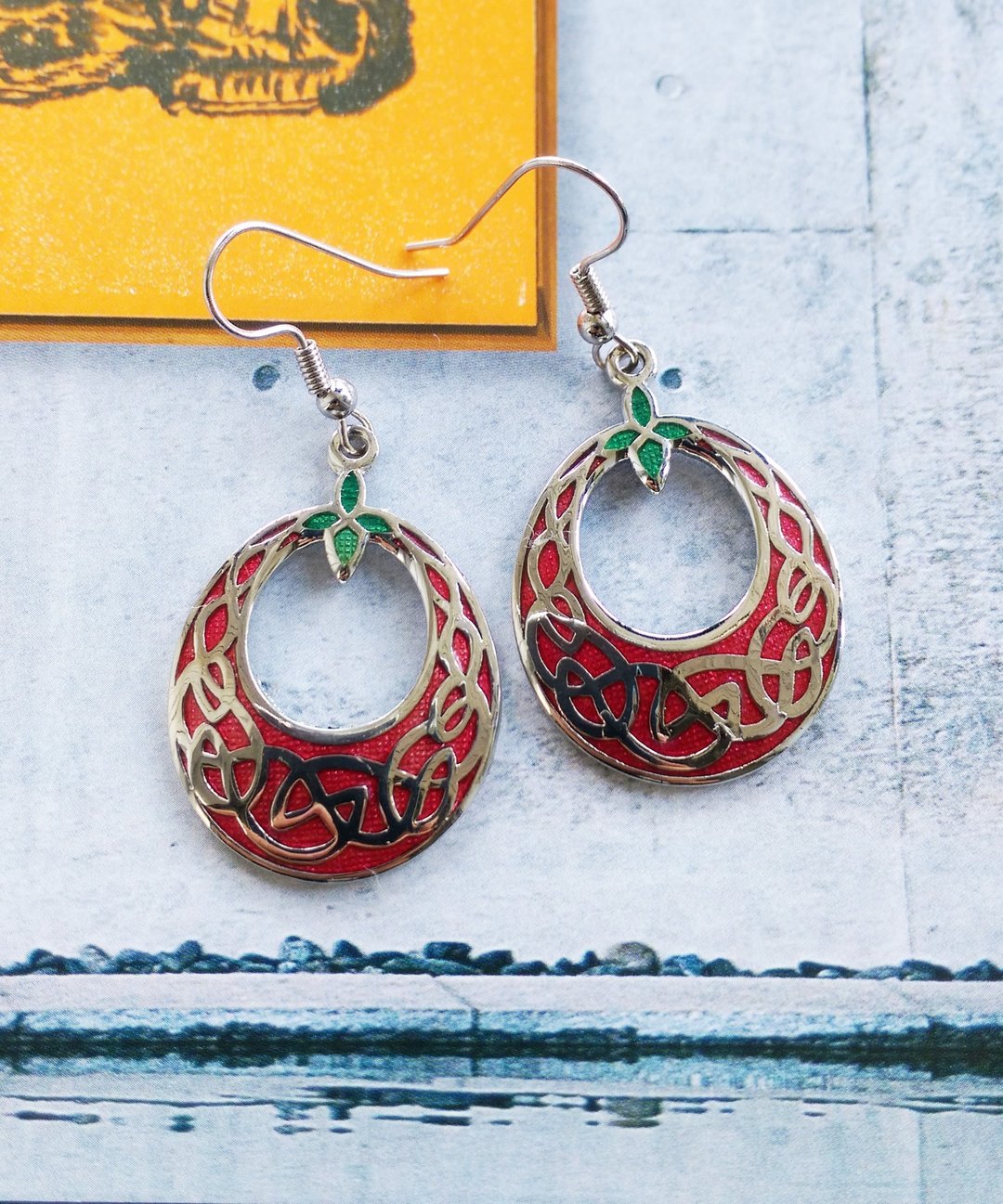 Vintage Jewelry 景泰蓝 凯尔特绳结 环圈款 红底 耳勾 针式耳环 - 耳环/耳夹 - 其他金属 金色