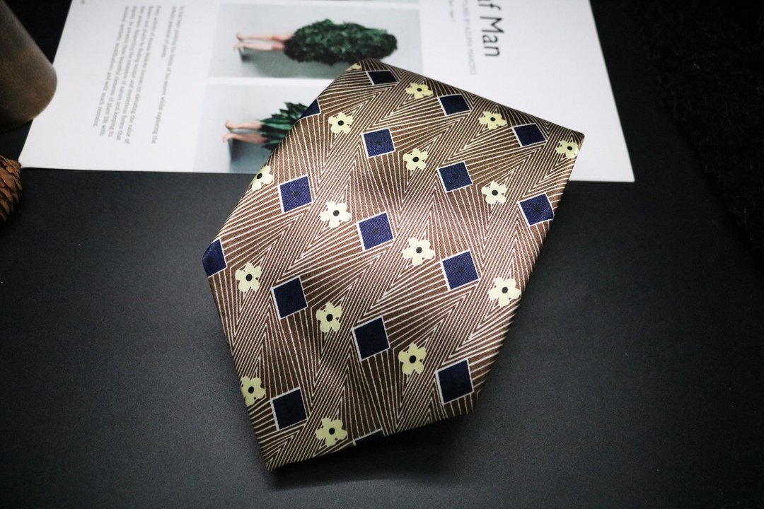 卡其色菱形格真丝领带/商务正装necktie - 领带/领带夹 - 丝．绢 卡其色