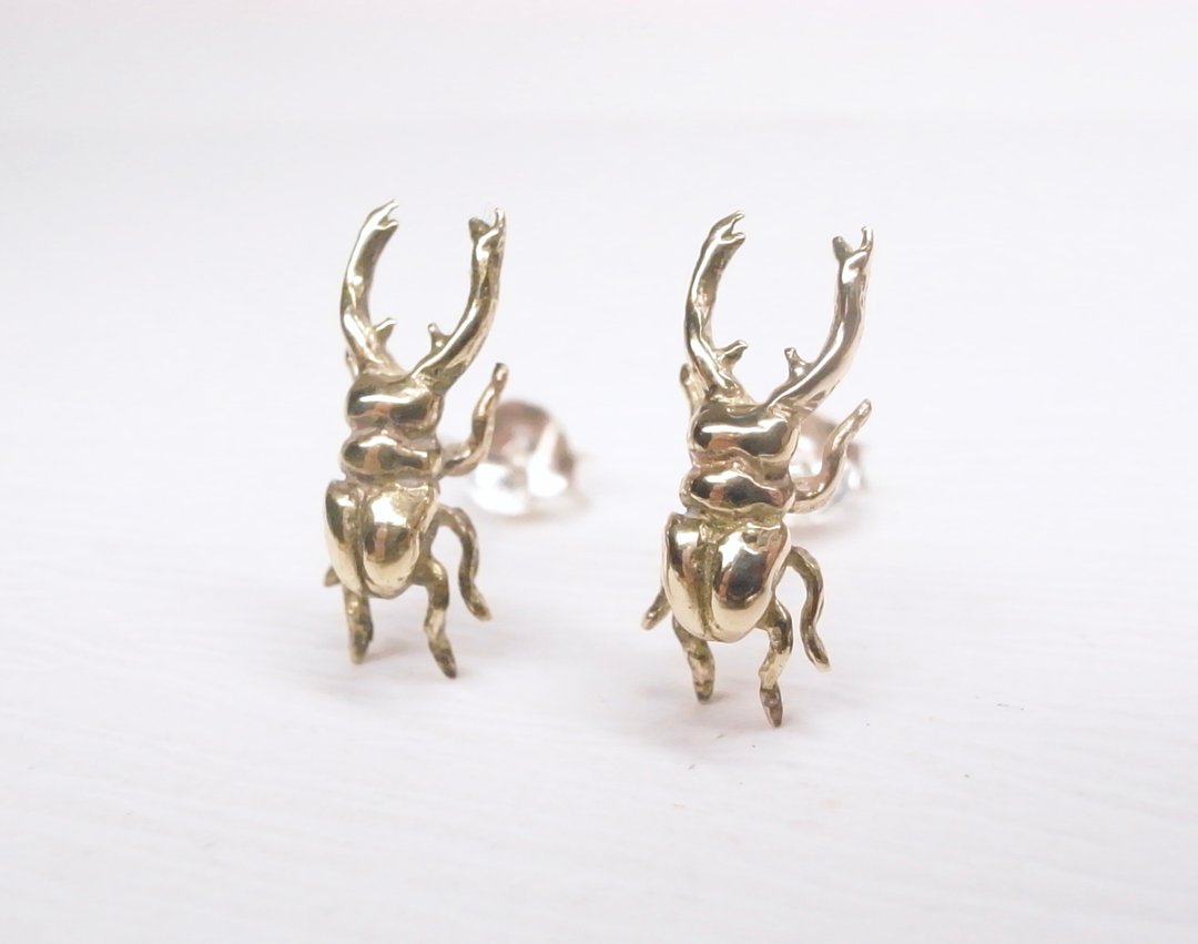 二毛银【甲虫系列。迷你甲虫-锹形虫耳针】镀金。单只。可改耳夹 - 耳环/耳夹 - 铜/黄铜 金色