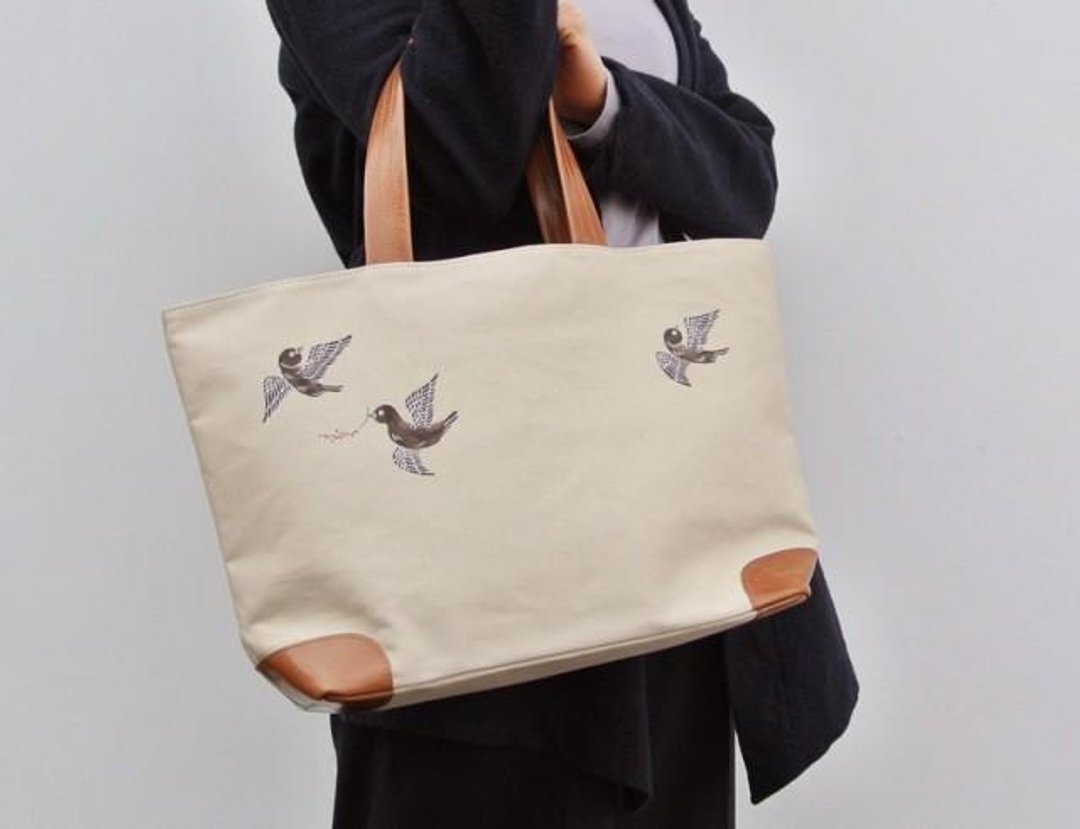 Tote bag on the dove to the south - 手提包/手提袋 - 棉 卡其色