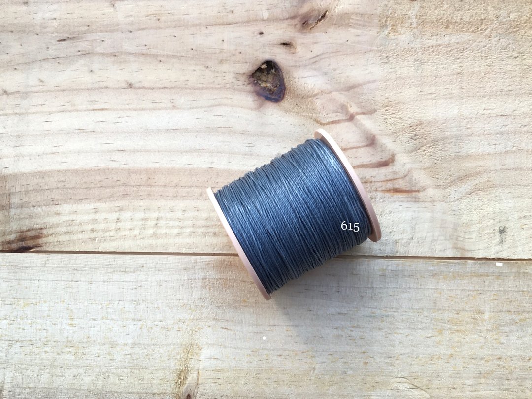 南美制手缝圆蜡线 【#615深灰色】 0.65mm 30米 48色选择 蜡线 手缝线 圆蜡线 皮革工具 手工皮革 皮革配件 皮革DIY Leatherism 港产皮革 - 编织/刺绣/羊毛毡/裁缝 - 棉 灰色