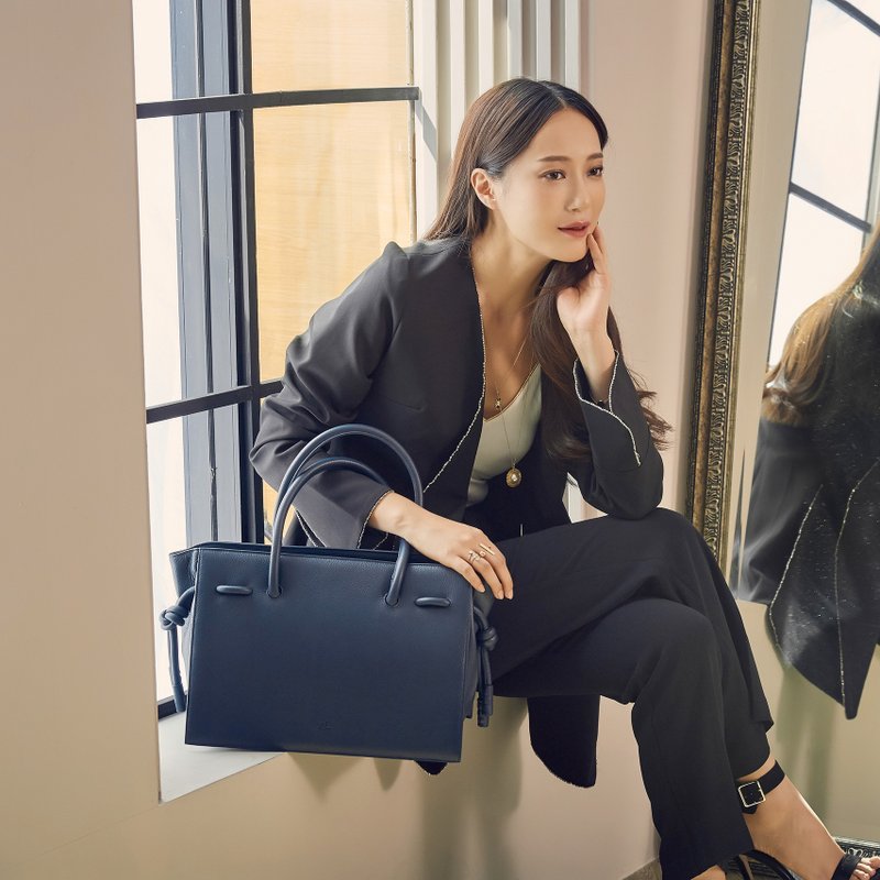 Gwynn Leather handbag in Sapphire Color - 手提包/手提袋 - 真皮 蓝色
