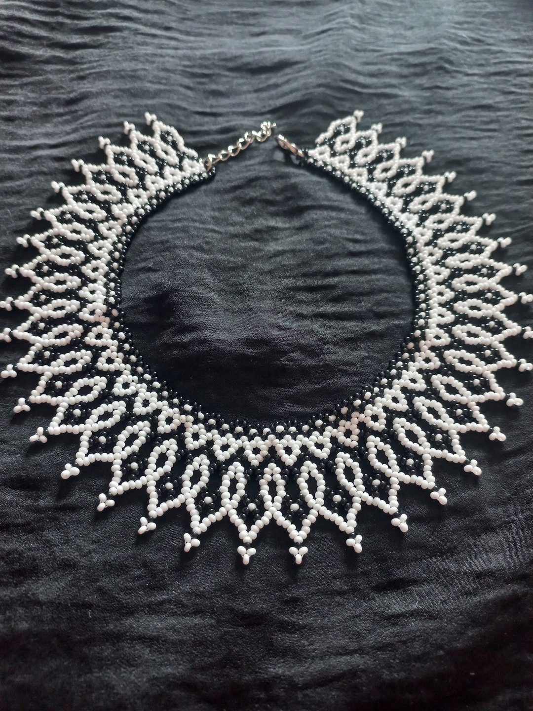 Ukrainian necklace beads black and white flowers handmade jewelry - 项链 - 琉璃 多色