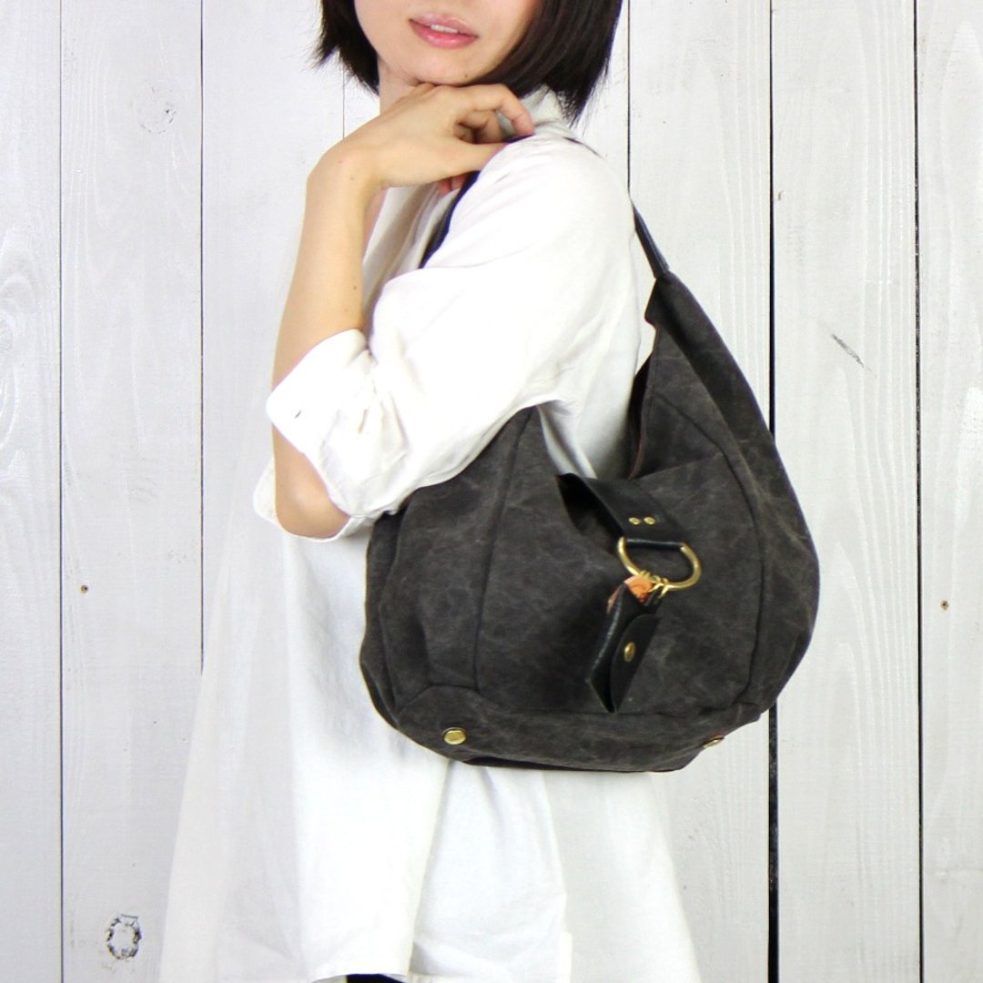 polta-mini Charcoal dyed Kishu Bincho charcoal dyed canvas x leather bag - 侧背包/斜挎包 - 棉 黑色