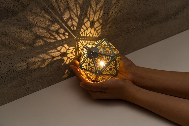 台湾窗花灯球 | 银色 | 纸艺灯罩 | 赠送单颗LED小灯泡 - 灯具/灯饰 - 纸 银色