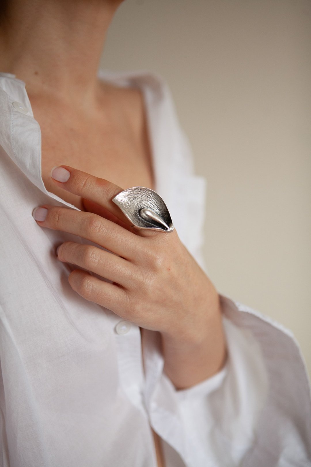 Flower ring, Lily ring, Silver brass ring, Large ring, Handmade ring - 戒指 - 铜/黄铜 银色