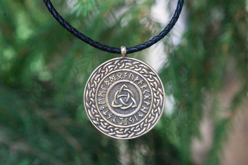 维京风格吊坠, 背面饰有 Triquetra 标志和龙图案。时尚的装饰品 - 项链 - 其他金属 橘色