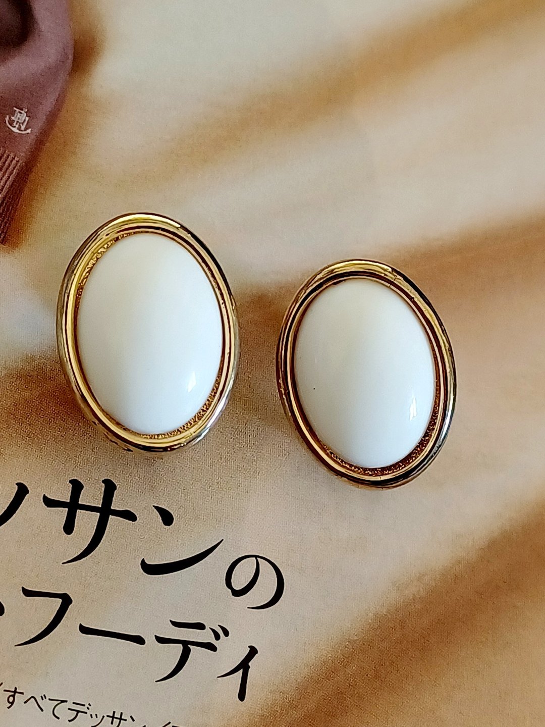 vintage jewelry SARAH COV 气质椭圆白色赛珞珞 夹式耳环 - 耳环/耳夹 - 其他金属 