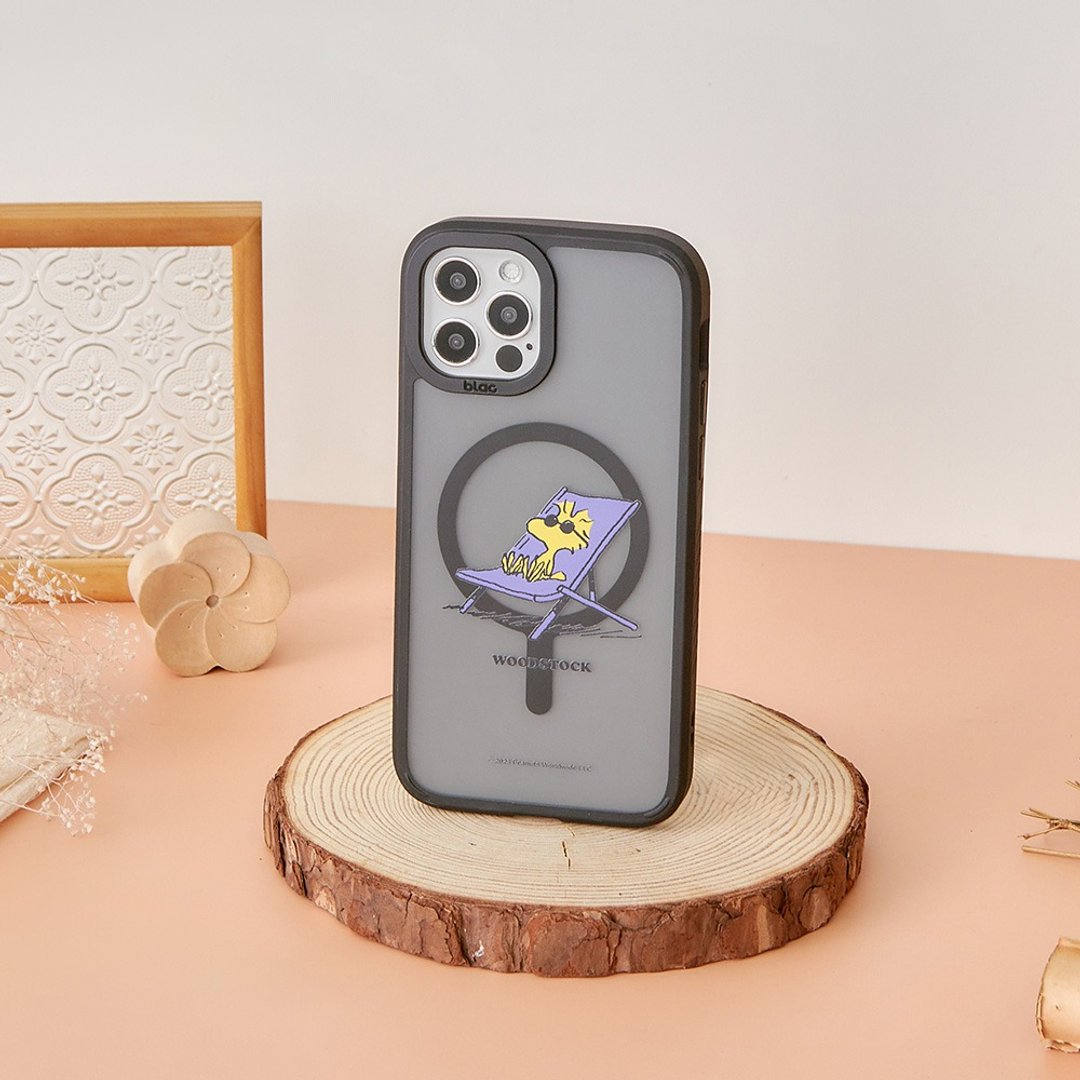 SNOOPY史努比 躺椅晒太阳极光雾透MagSafe iPhone手机壳 - 手机壳/手机套 - 塑料 多色