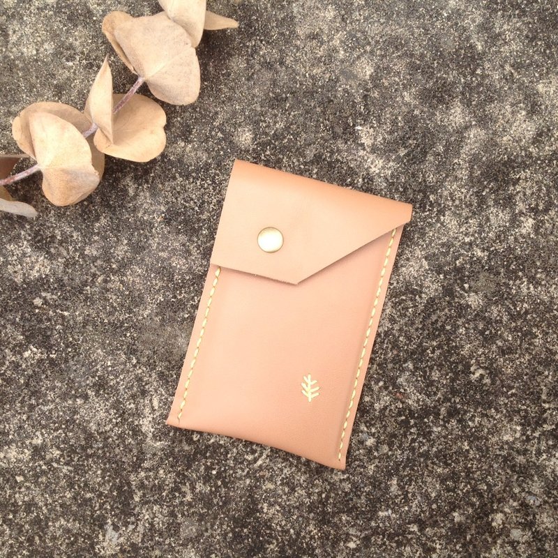 薄型名片夹,信用卡,卡片套,手工缝制,真皮磁扣【届时皮革】奶茶色 - 名片架/名片座 - 真皮 卡其色