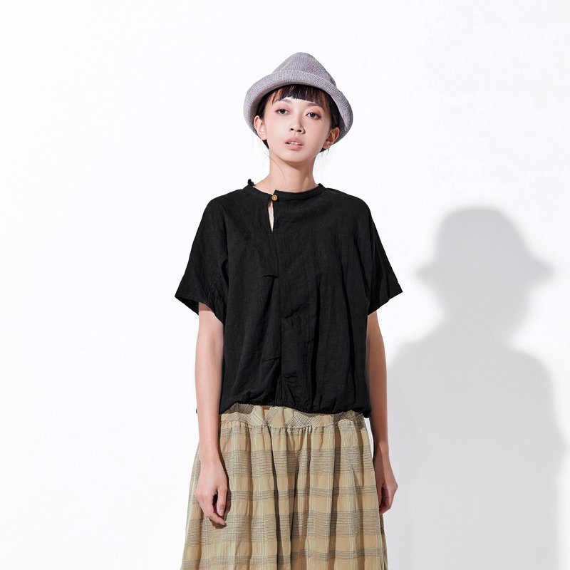 置换领不对称棉麻短袖上衣 - 女装上衣 - 棉．麻 黑色