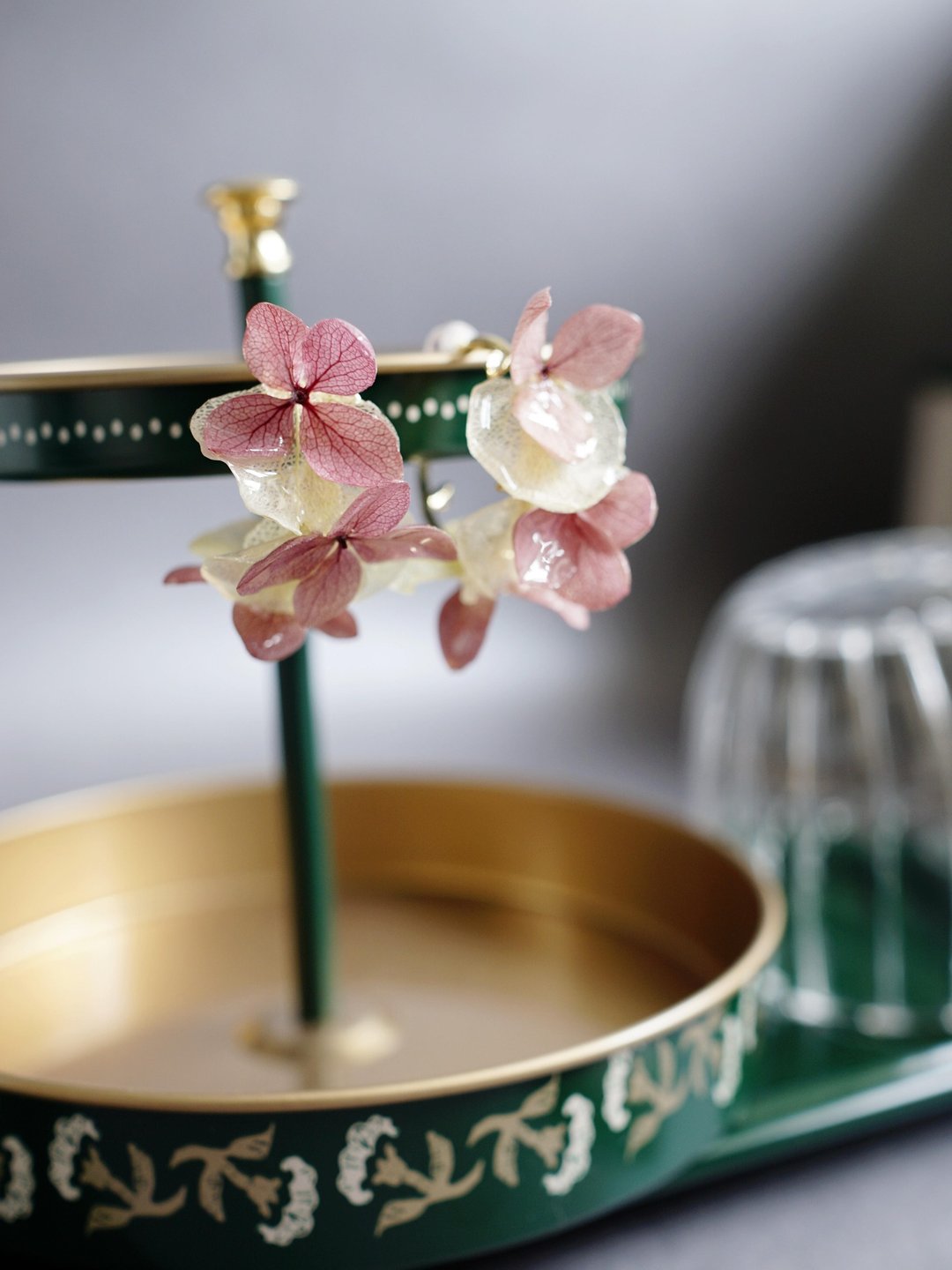 pozzimade |Preserve Flower 保鲜花| 法国白梅+绣球耳环 - 耳环/耳夹 - 植物．花 粉红色