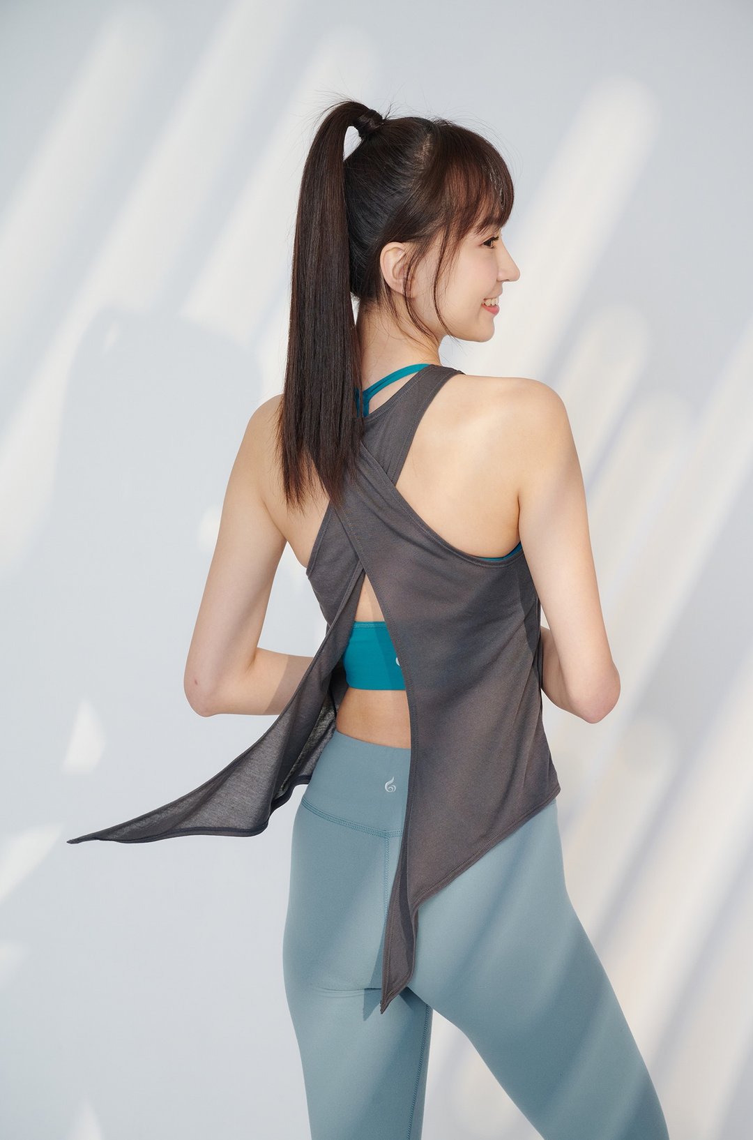 春夏穿搭【Yoga Flow】Back Twine Shirt-Dark Grey  快速出货 - 女装瑜珈服 - 聚酯纤维 